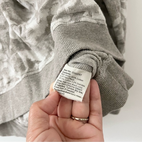 Good Hart Gray Cream Camouflage Print Pullover Sweater Lightweight XS - Picture 6 of 9